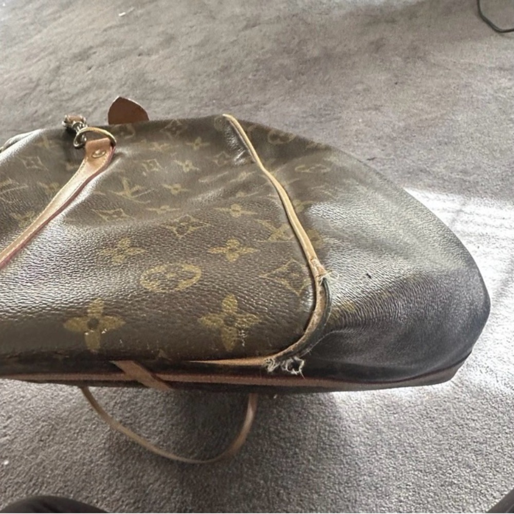 Louis Vuitton Monogram Duffel Bag in Brown and Tan - Picture 3 of 3